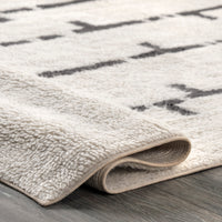 AreaRugs.com Wavaj Nwa1296A Ivory Area Rug