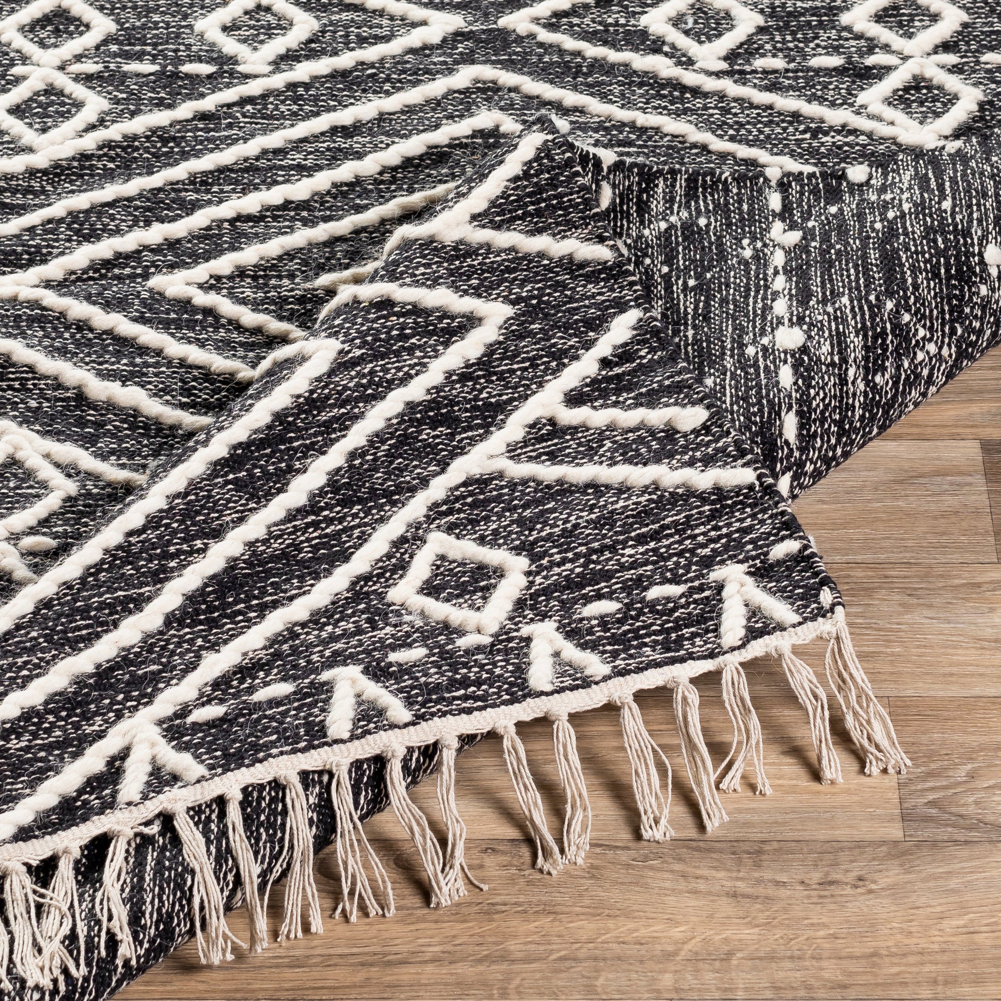 Surya Bedouin Bdo-2300 Black, Cream Area Rug