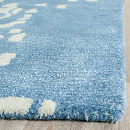 Safavieh Bella Bel125C Light Blue / Ivory Damask Area Rug