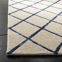 Safavieh Blossom Blm102N Ivory / Navy Geometric Area Rug