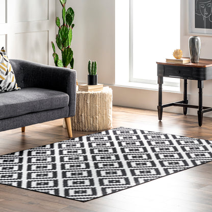 AreaRugs.com Wavaj Nwa1196A Black Area Rug