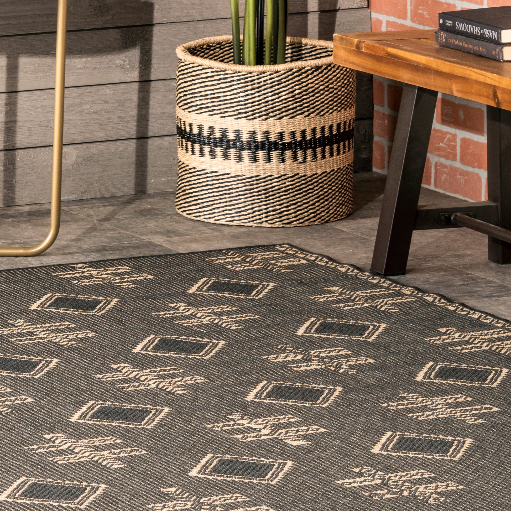 Nuloom Dana Aztec Emblem Nda1791B Charcoal Area Rug