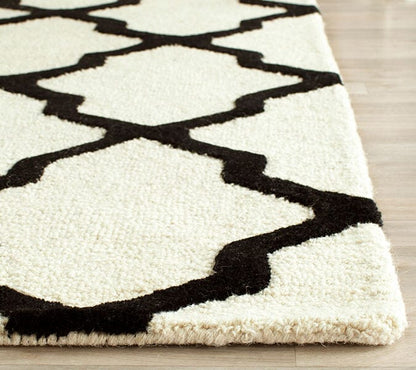 Safavieh Cambridge Cam121W Ivory / Black Geometric Area Rug