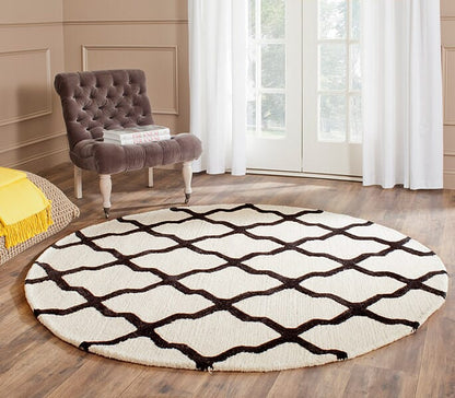 Safavieh Cambridge Cam121W Ivory / Black Geometric Area Rug