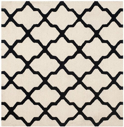 Safavieh Cambridge Cam121W Ivory / Black Geometric Area Rug