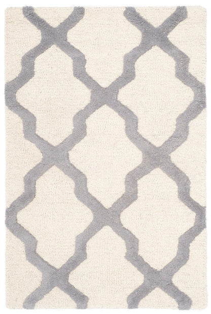 Safavieh Cambridge Cam121Y Ivory / Silver Geometric Area Rug