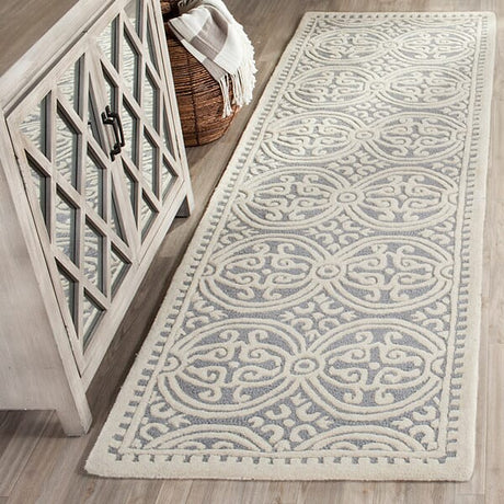 Safavieh Cambridge Cam123D Silver / Ivory Rugs.