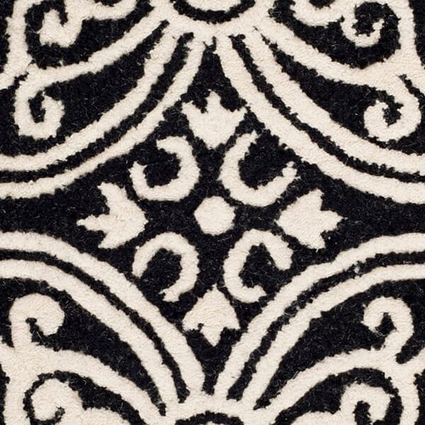 Safavieh Cambridge Cam123E Black / Ivory Damask Area Rug