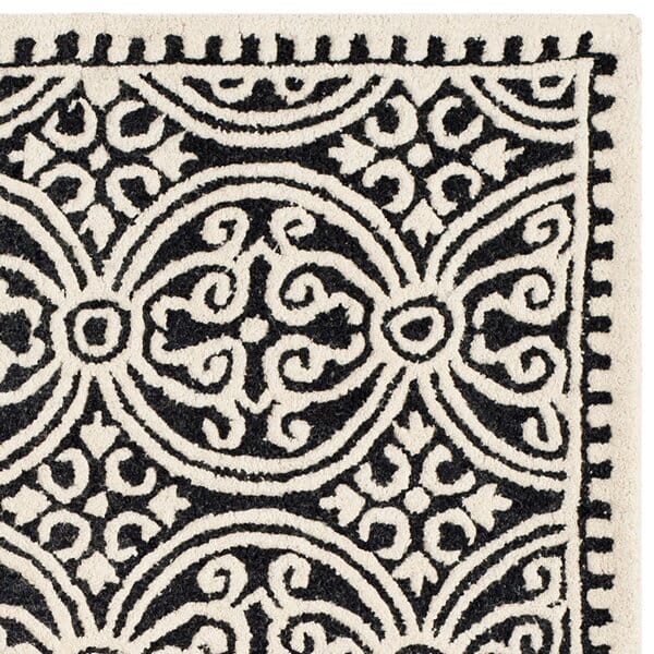 Safavieh Cambridge Cam123E Black / Ivory Damask Area Rug