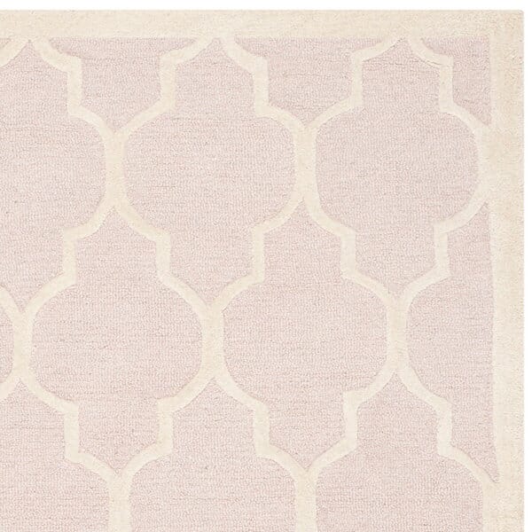 Safavieh Cambridge Cam134M Light Pink / Ivory Geometric Area Rug