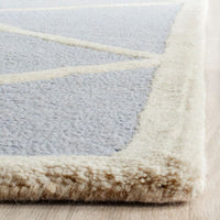 Safavieh Cambridge Cam136A Light Blue / Ivory Geometric Area Rug