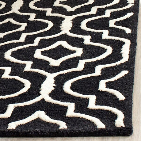 Safavieh Cambridge Cam141E Black / Ivory Rugs.