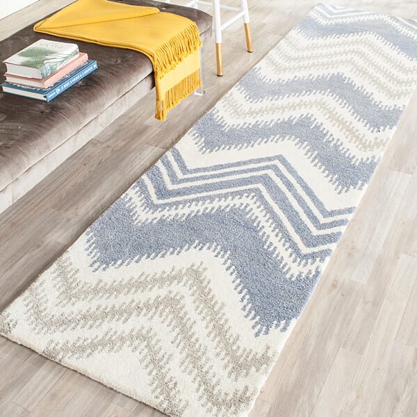 Safavieh Capri Cpr445A Blue / Ivory Chevron Area Rug