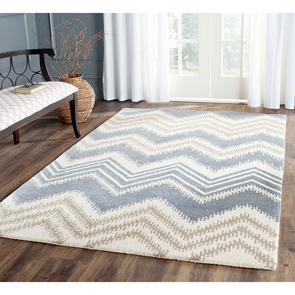 Safavieh Capri Cpr445A Blue / Ivory Chevron Area Rug