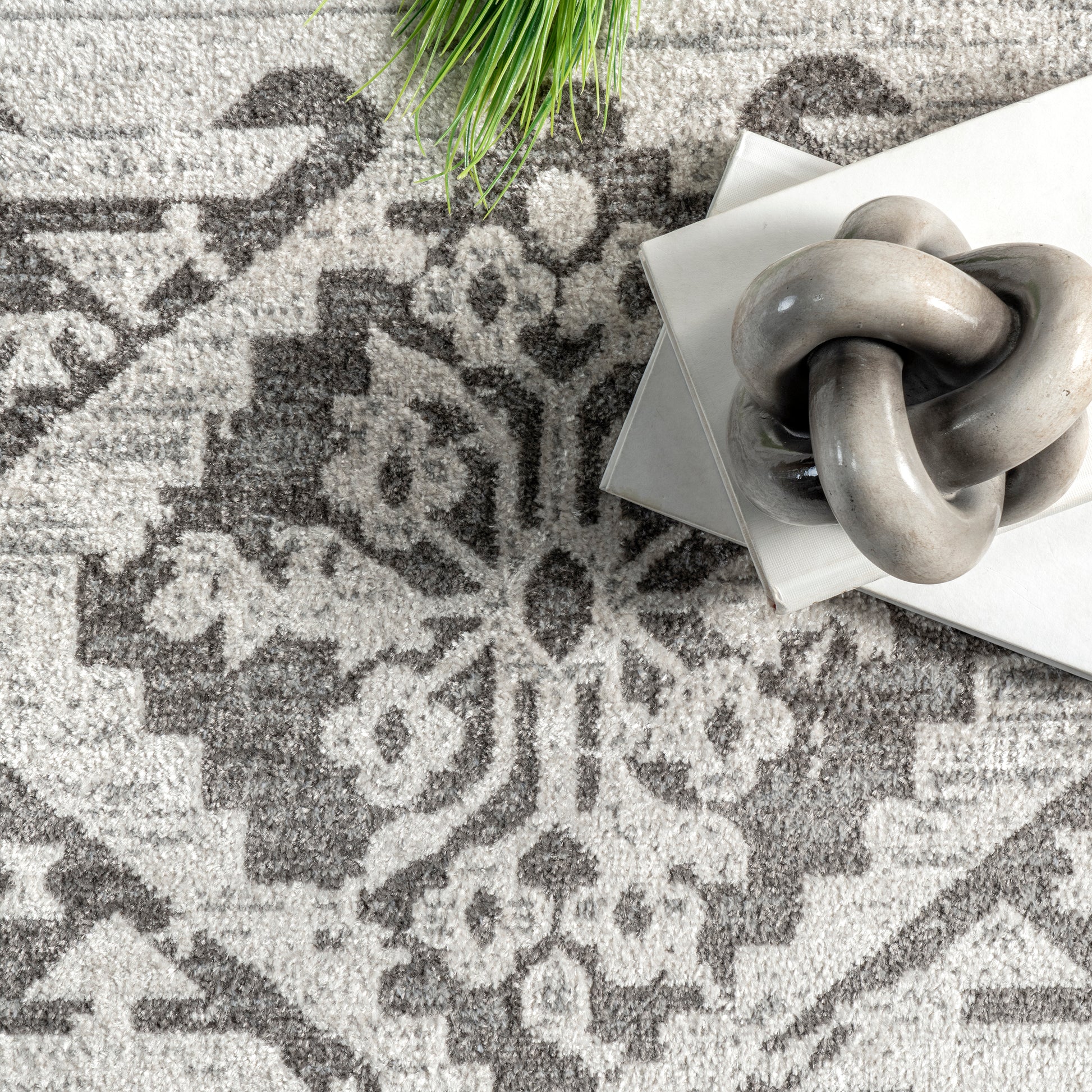 AreaRugs.com Wavaj Nwa1284A Gray Area Rug