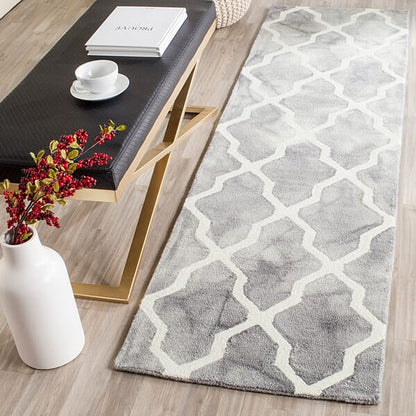 Safavieh Dip Dye Ddy540C Grey / Ivory Geometric Area Rug