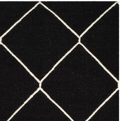 Safavieh Dhurries Dhu635A Black / Ivory Geometric Area Rug