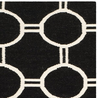 Safavieh Dhurries Dhu636A Black / Ivory Geometric Area Rug