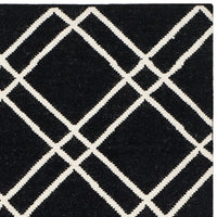 Safavieh Dhurries Dhu638A Black / Ivory Geometric Area Rug