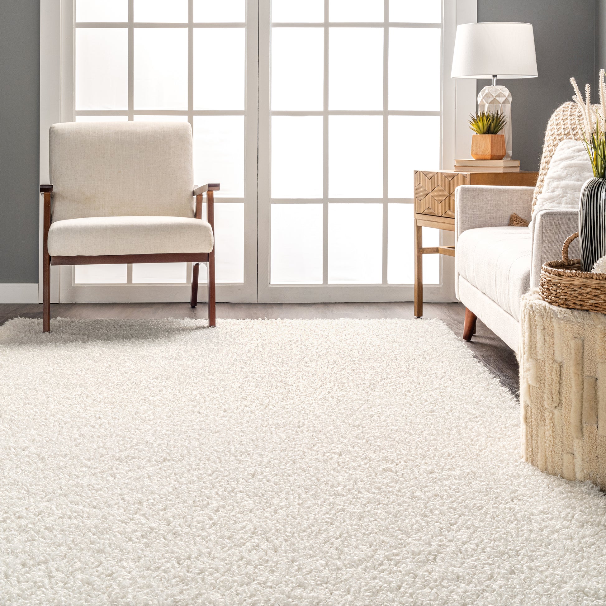 AreaRugs.com Wavaj Nwa1230C White Area Rug