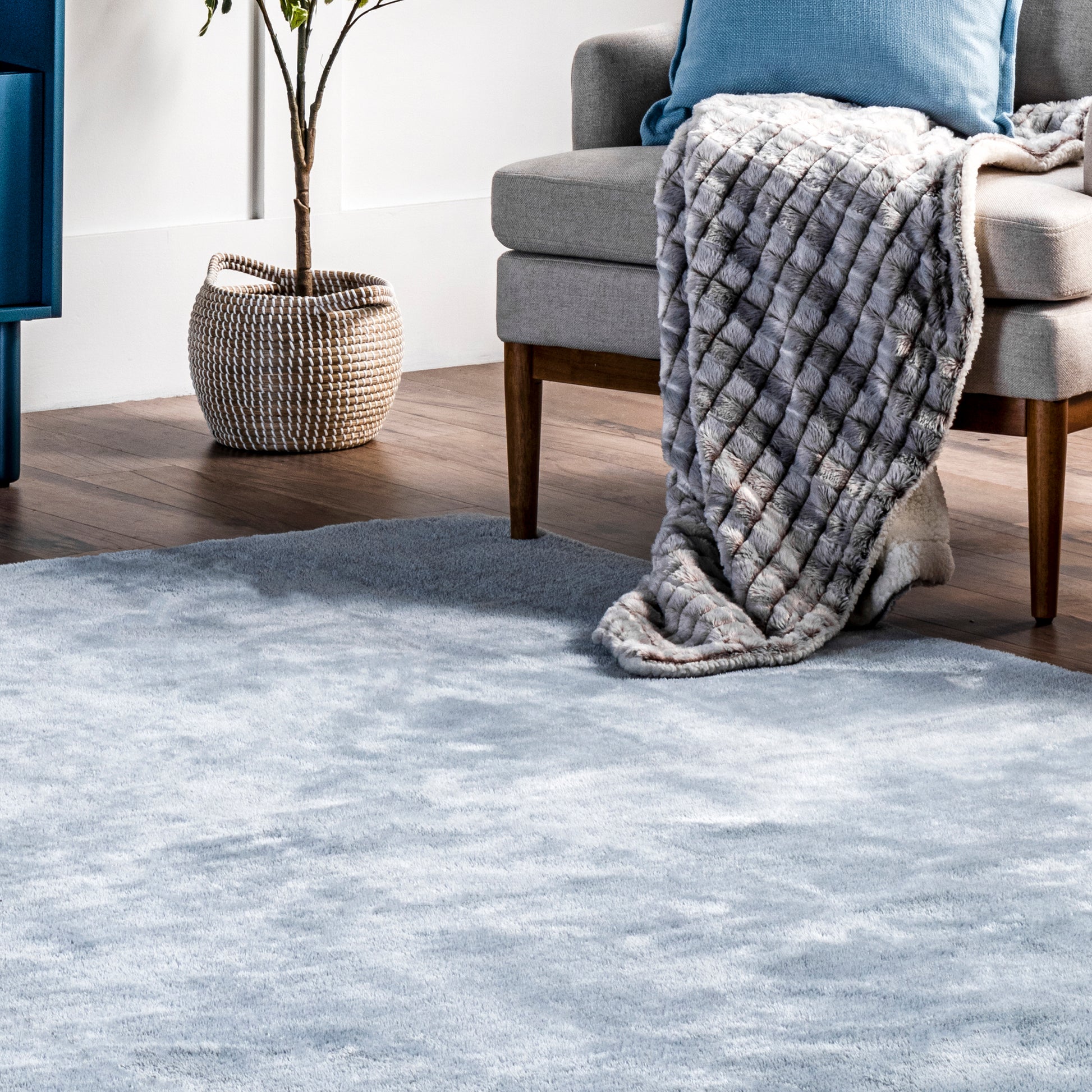 AreaRugs.com Wavaj Nwa1135D Light Blue Area Rug