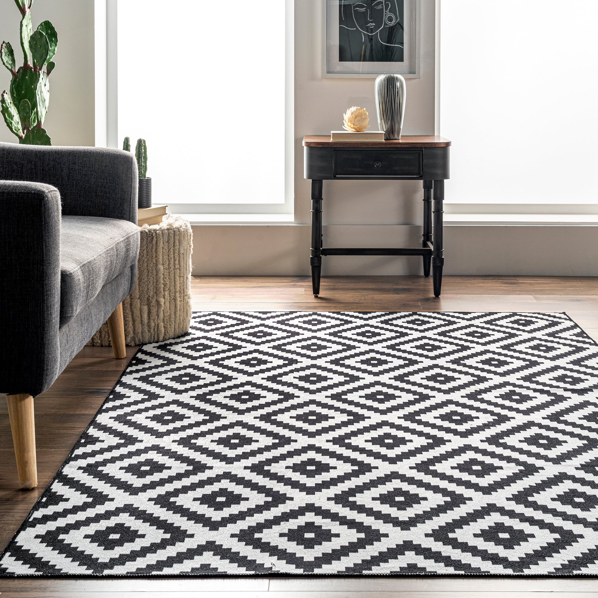 AreaRugs.com Wavaj Nwa1196A Black Area Rug