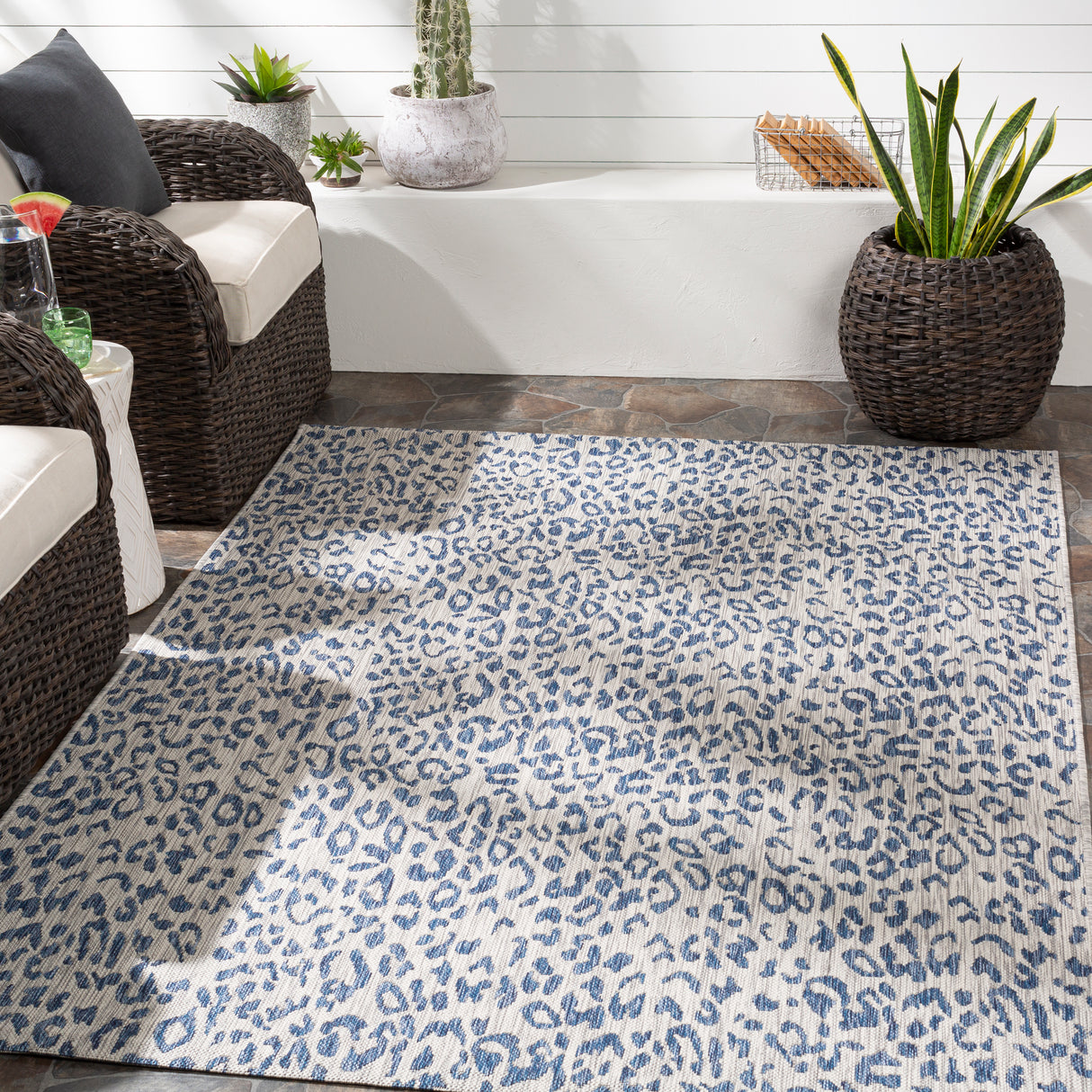 Surya Eagean Eag-2353 Bright Blue, Navy, Pale Blue, Ivory Rugs.