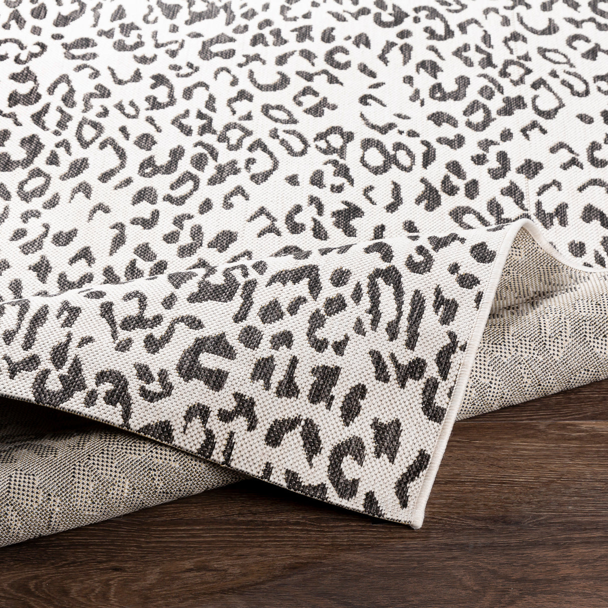 Surya Eagean Eag-2354 Black, White, Medium Gray Rugs.