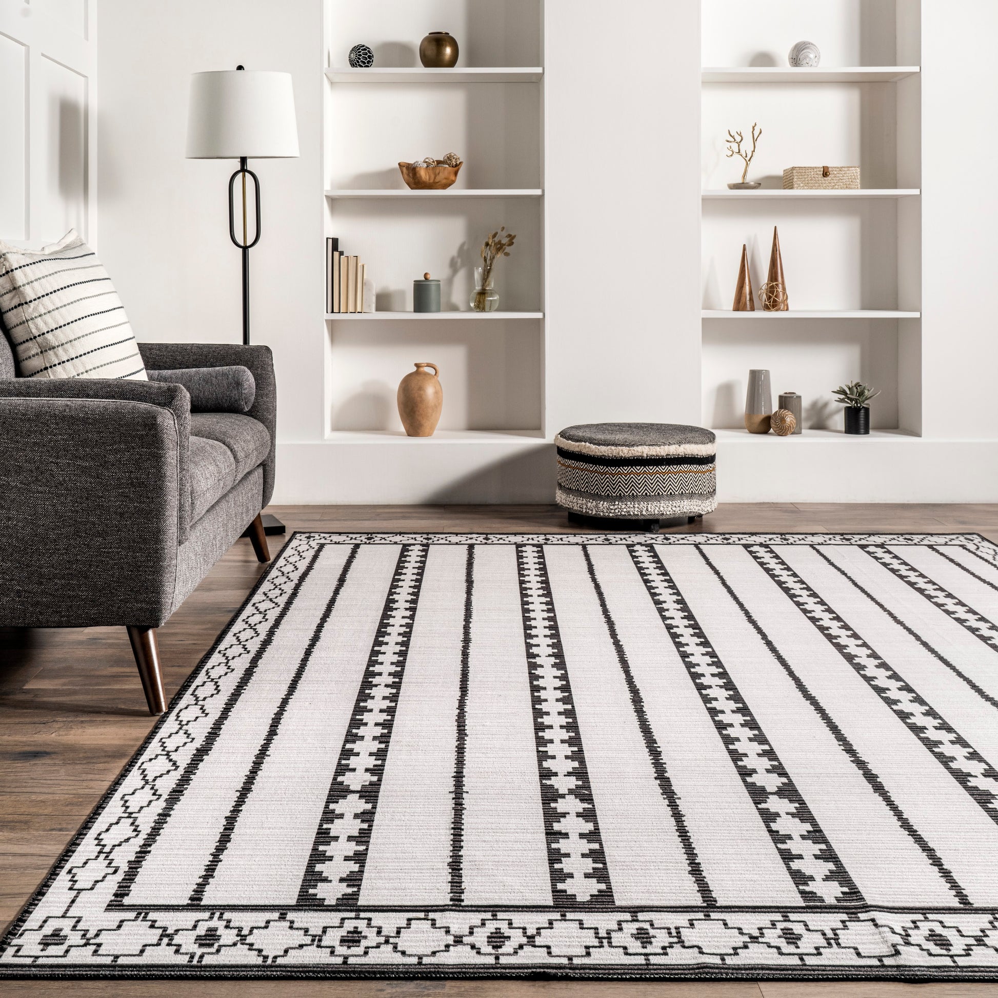 AreaRugs.com Wavaj Nwa1115A Ivory Area Rug