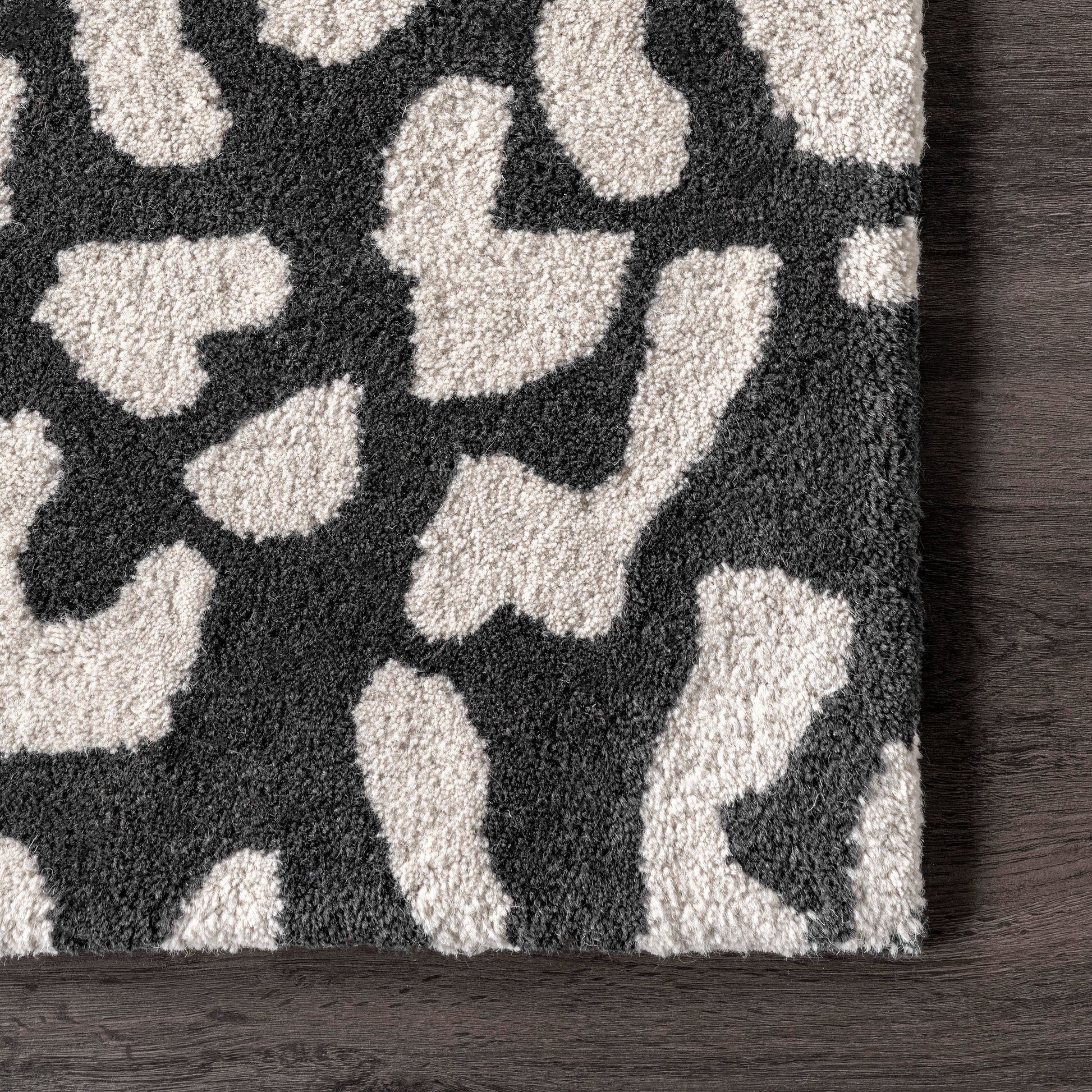 Nuloom Rorie Leopard Print Nro2683A Black Area Rug