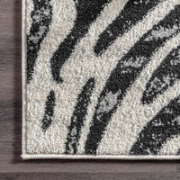 Nuloom Royal Zebra Stripes Nro3111A Black Area Rug