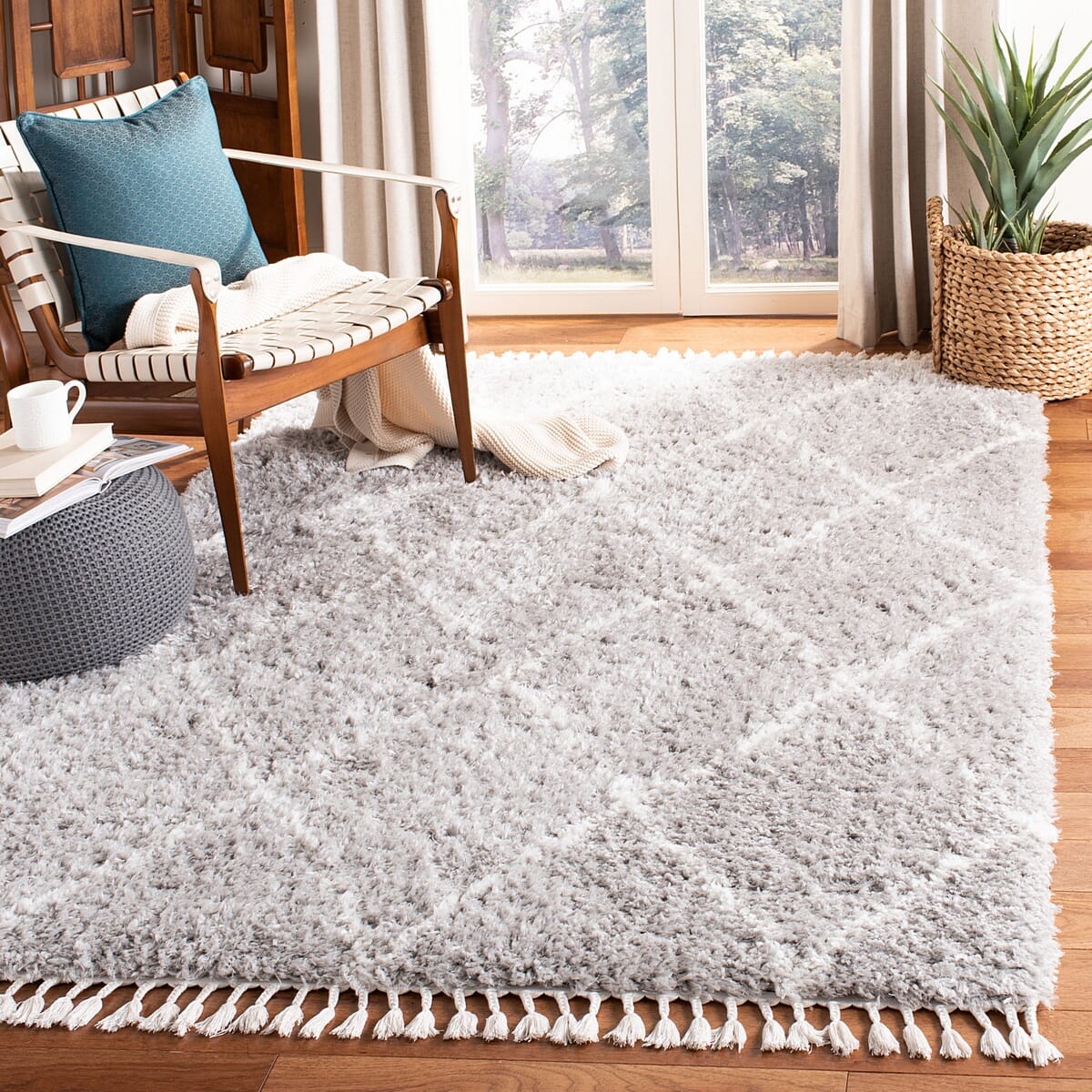 Safavieh Flokati Flk313F Light Grey / Ivory Moroccan Area Rug