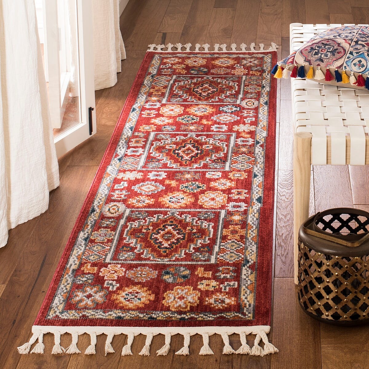 Safavieh Farmhouse Fmh814Q Red / Ivory Bohemian Area Rug