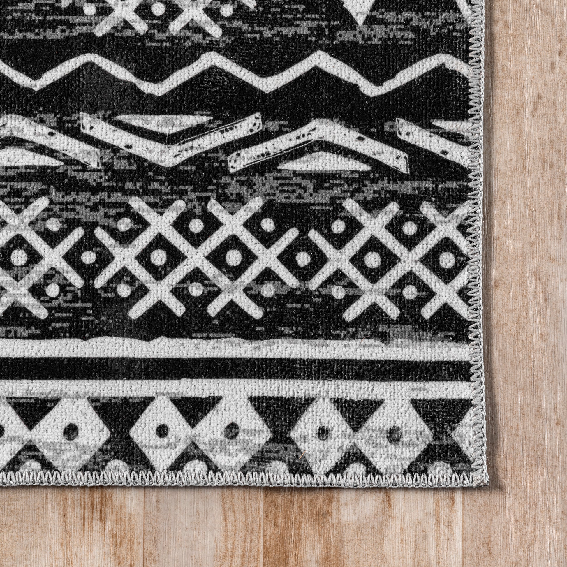 AreaRugs.com Wavaj Nwa1090A Charcoal Area Rug