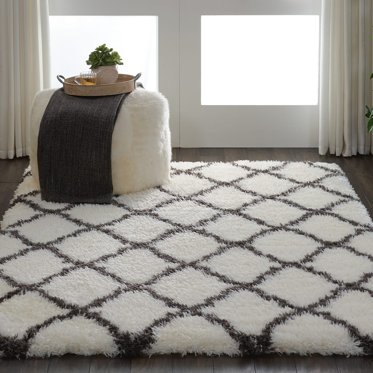 Nourison Luxe Shag Lxs02 White Shag Area Rug