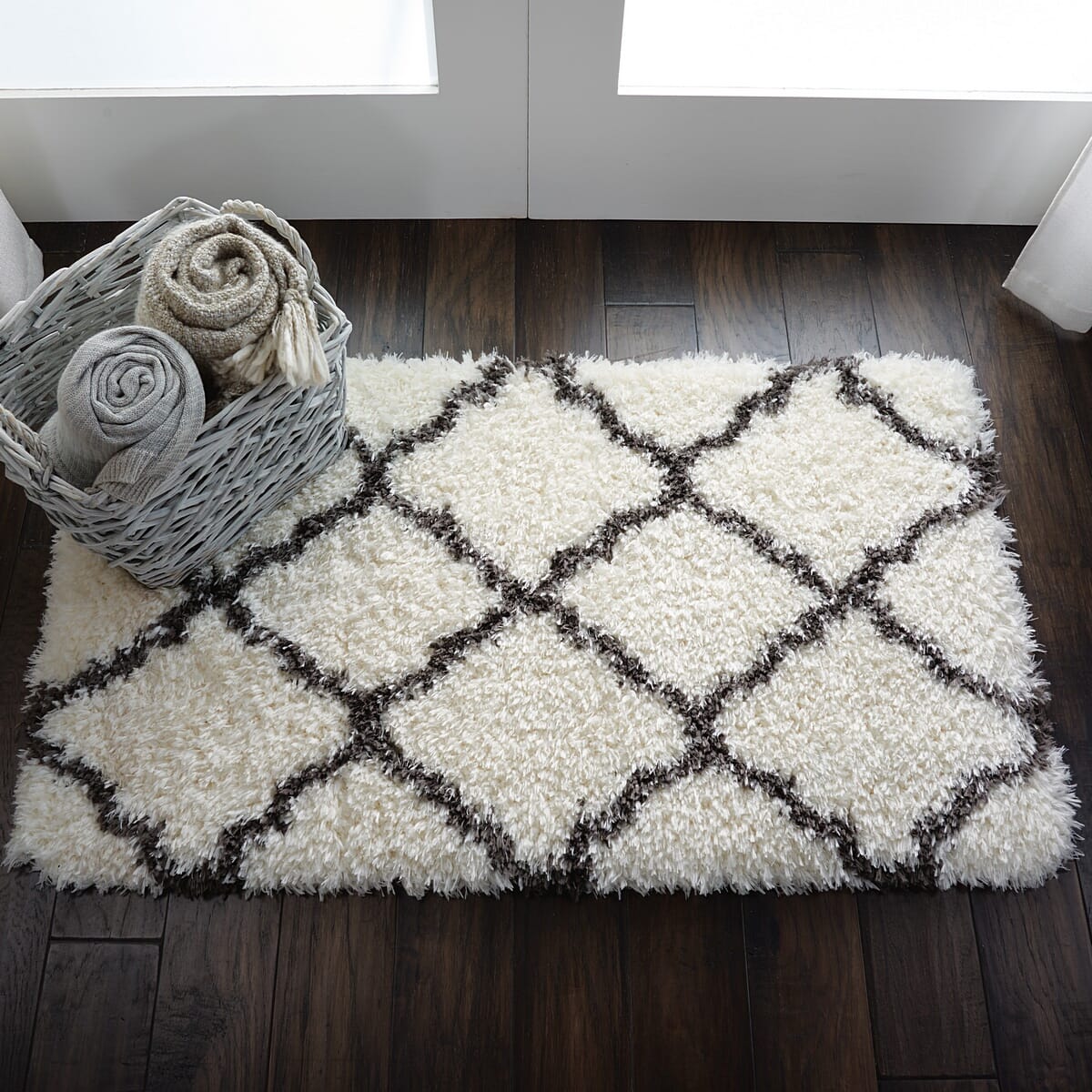 Nourison Luxe Shag Lxs02 White Shag Area Rug