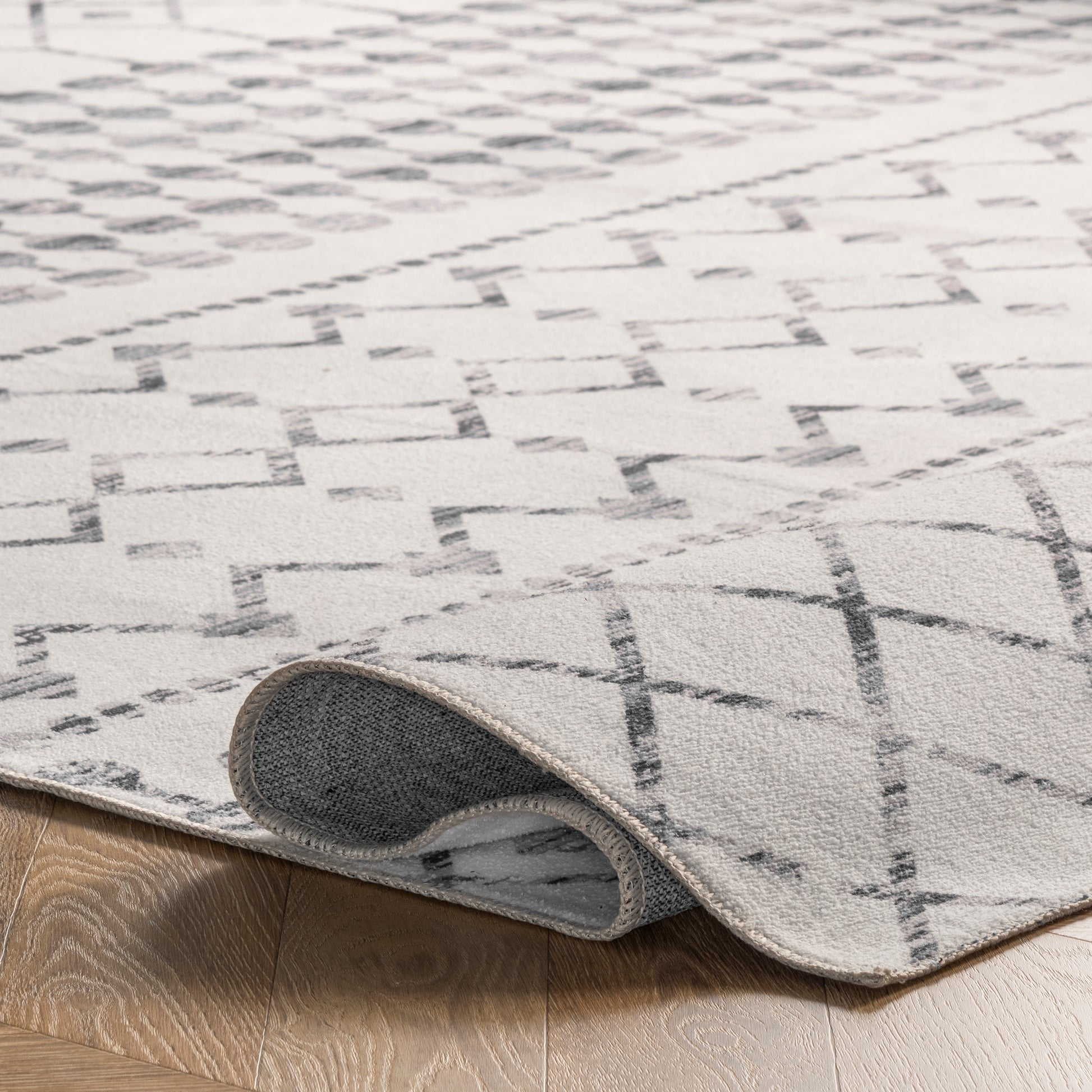 AreaRugs.com Wavaj Nwa1058B Gray Area Rug