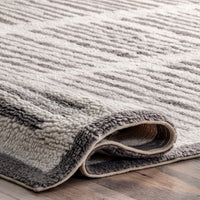 AreaRugs.com Wavaj Nwa1292A Ivory Area Rug