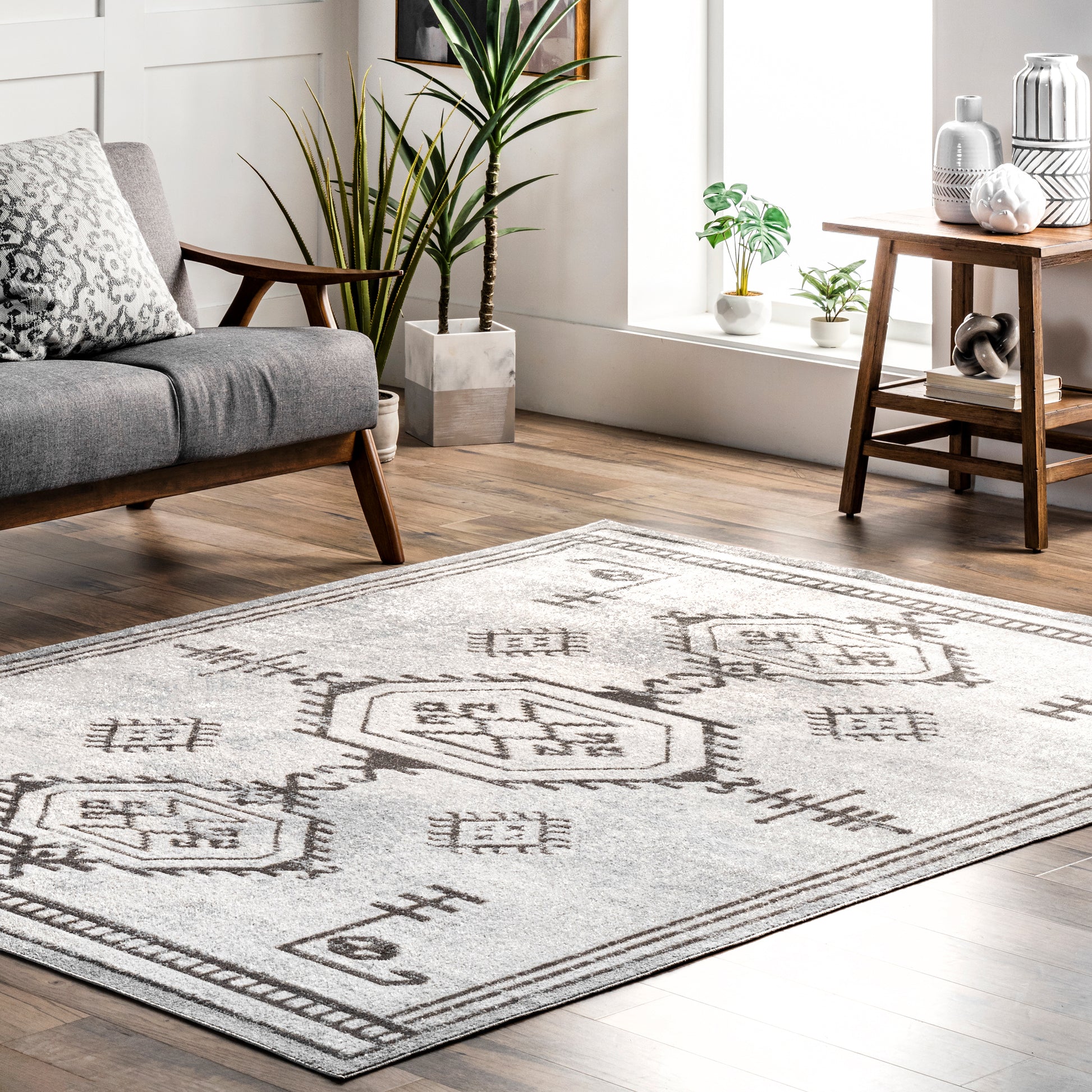 AreaRugs.com Wavaj Nwa1276B Light Gray Area Rug