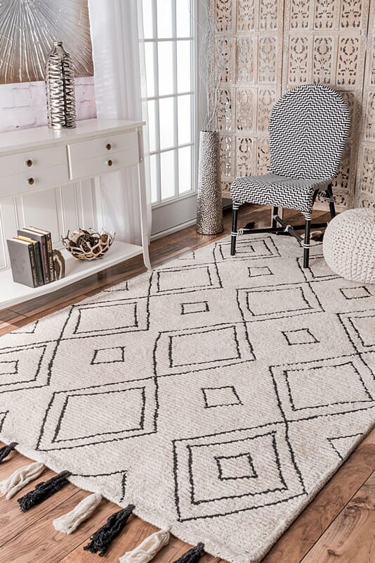 AreaRugs.com Chiyah Lwxq64I Ivory Area Rug