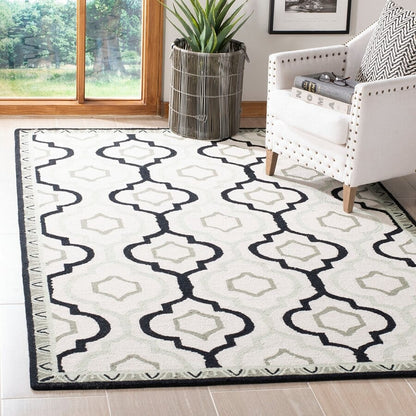 Safavieh Chelsea Hk740A Ivory / Black Geometric Area Rug