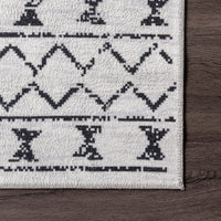 AreaRugs.com Wavaj Nwa1048A White Area Rug