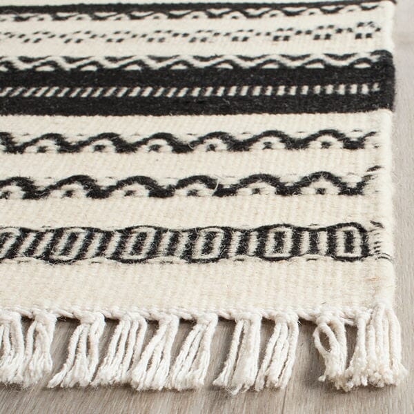 Safavieh Kilim Klm101C Ivory / Black Striped Area Rug