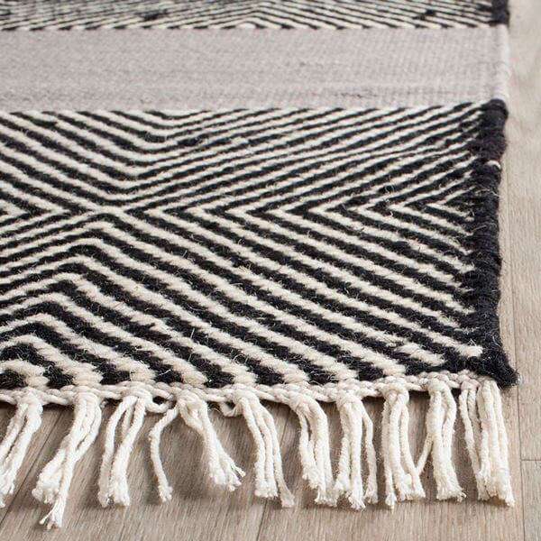 Safavieh Kilim Klm103A Grey / Black Striped Area Rug