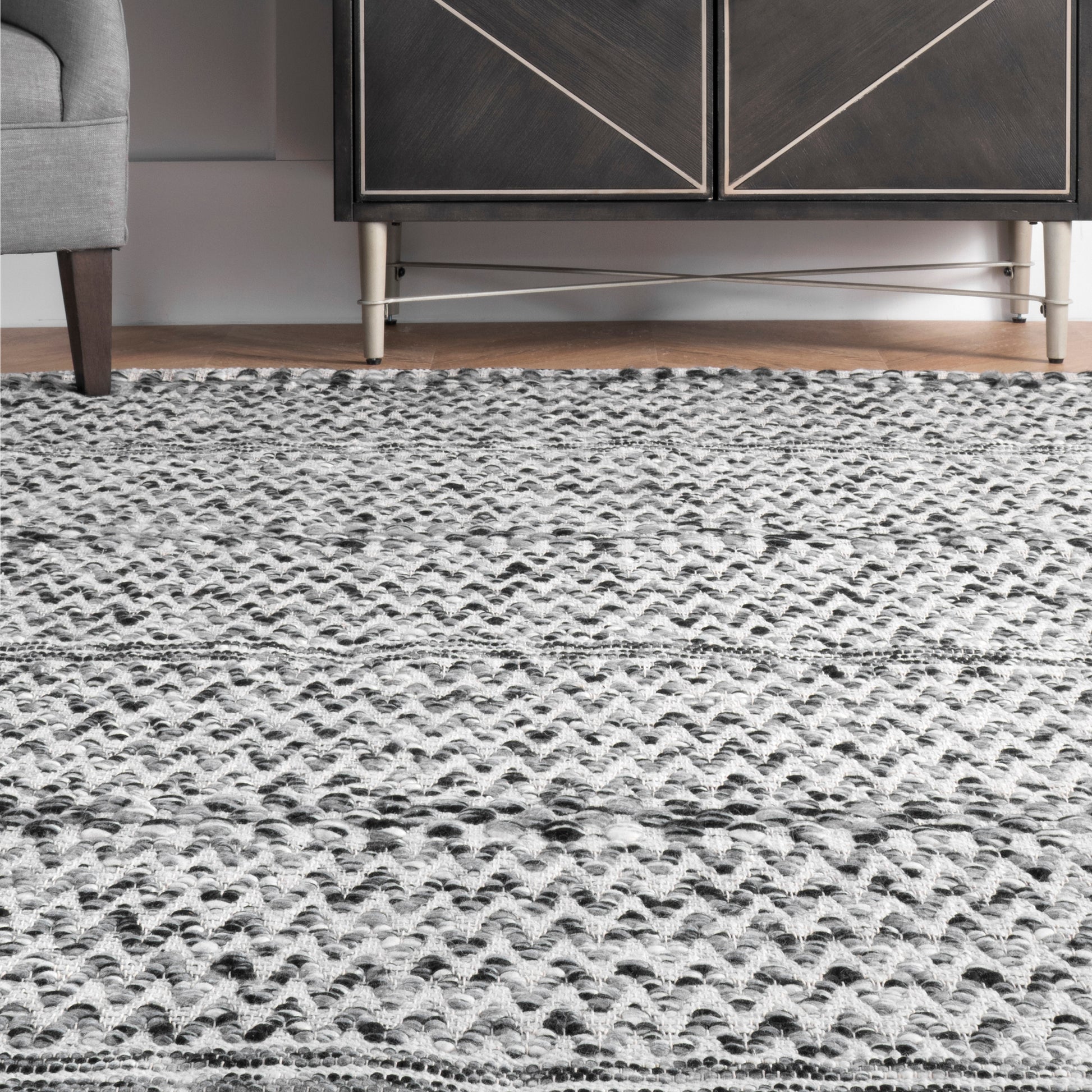 Nuloom Natosha Chevron Nna3586A Silver Area Rug