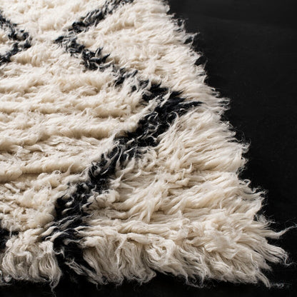 Safavieh Kenya Kny250Z Black / Ivory Moroccan Area Rug