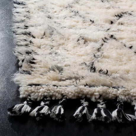 Safavieh Kenya Kny352A Ivory / Black Rugs.