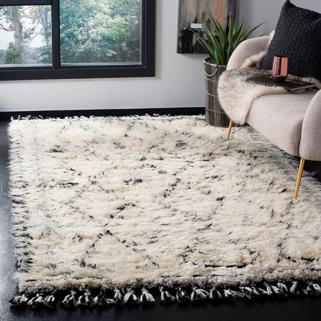 Safavieh Kenya Kny352A Ivory / Black Rugs.