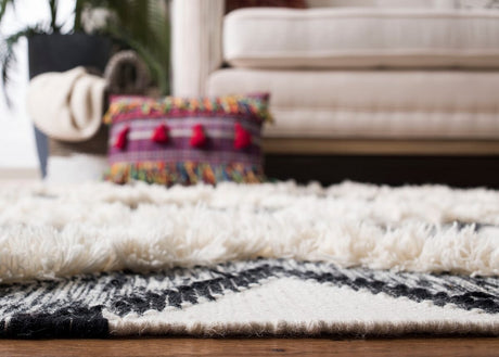 Safavieh Kenya Kny454Z Black / Ivory Rugs.