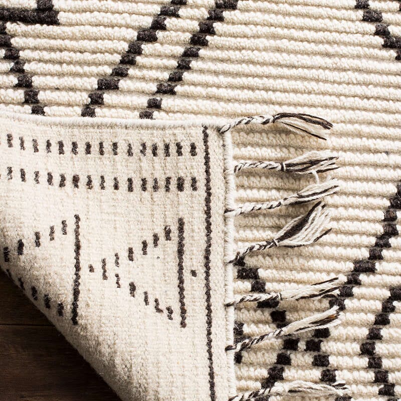 Safavieh Kenya Kny513A Ivory / Black Moroccan Area Rug